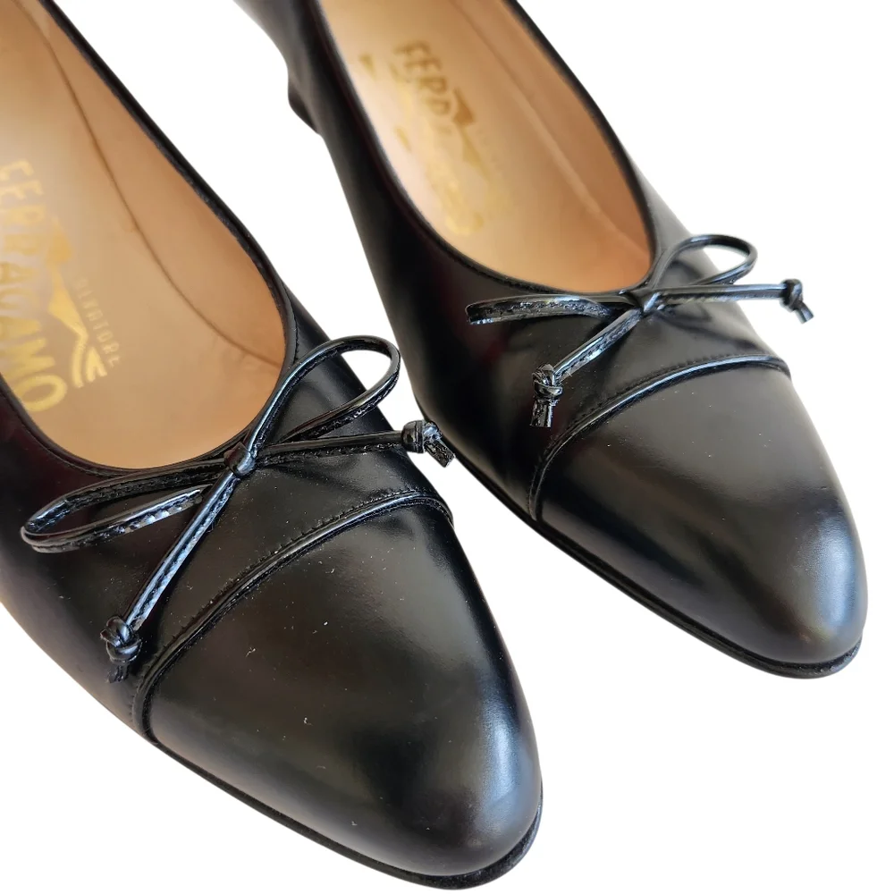 Salvatore Ferragamo Black Leather Bow Pumps Kitten Heels Shoes 8.5 AAAA Narrow